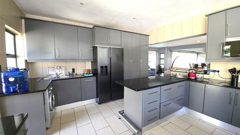 3 Bedroom Property for Sale in Caribbean Beach Club North West